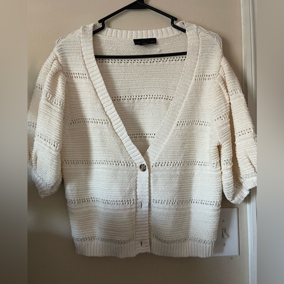 House of Harlow Knit Balloon Sleeve Crochet Button Cropped Cardigan Cream - Picture 2 of 9